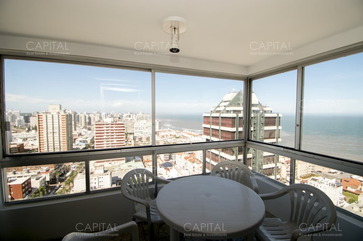 Apartamento en Alquiler de Dos Dormitorios Punta Del Este