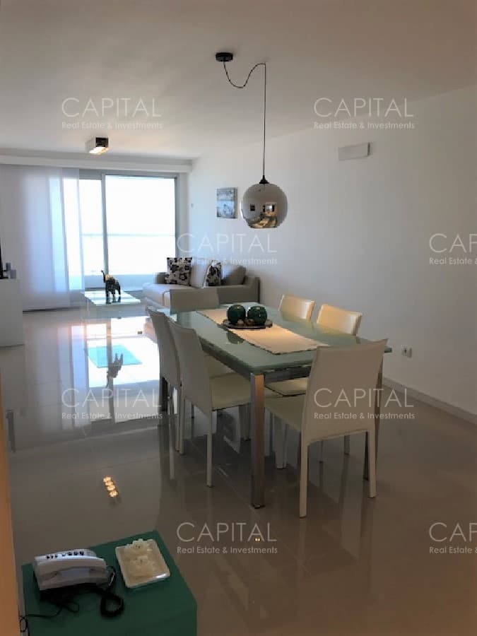 Moderno Apartamento de Dos Dormitorios con Vista al Mar - Alquiler Anual