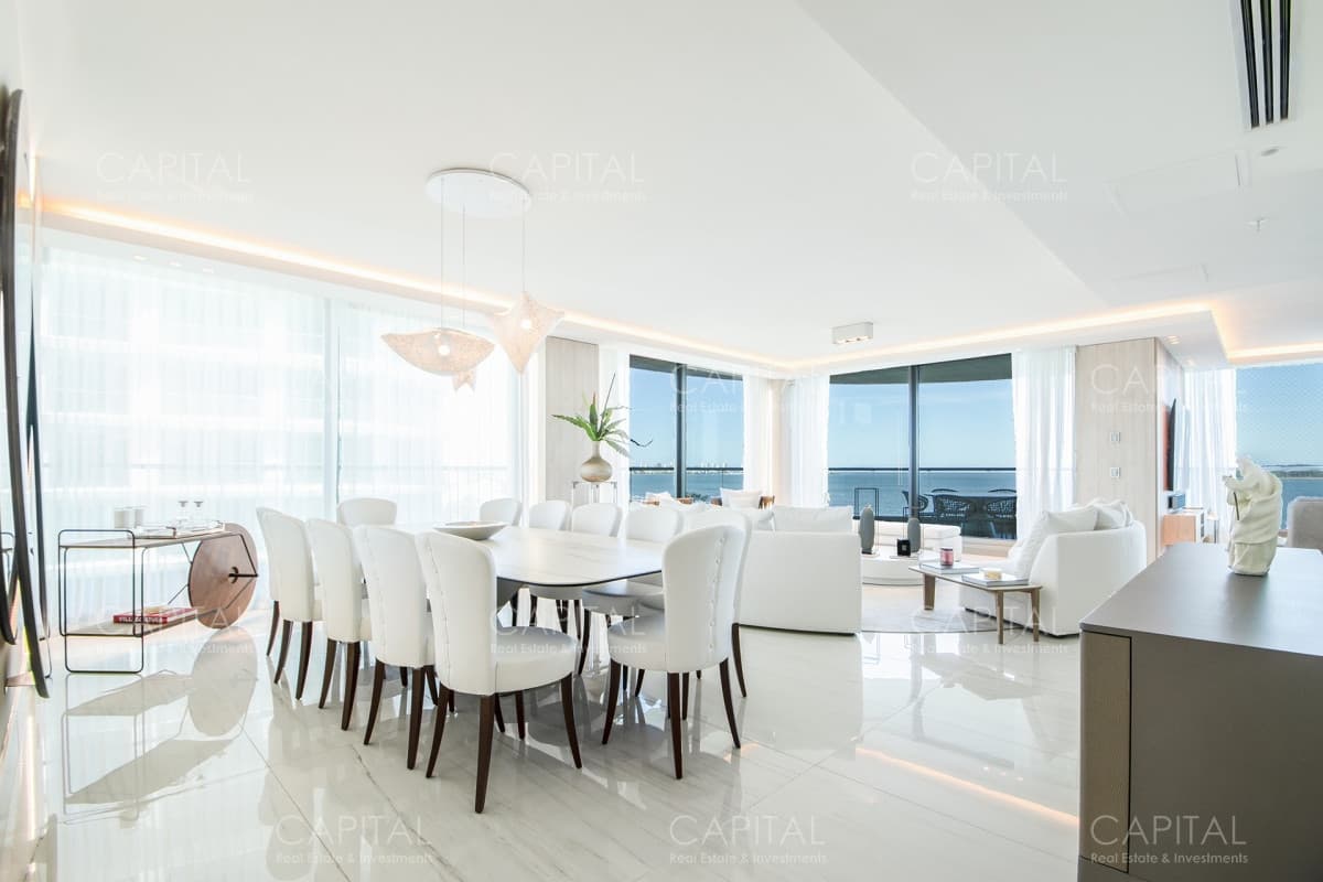 Fendi Chateau Apartamento Unificado Primera Fila en Playa Mansa de Punta del este en Venta