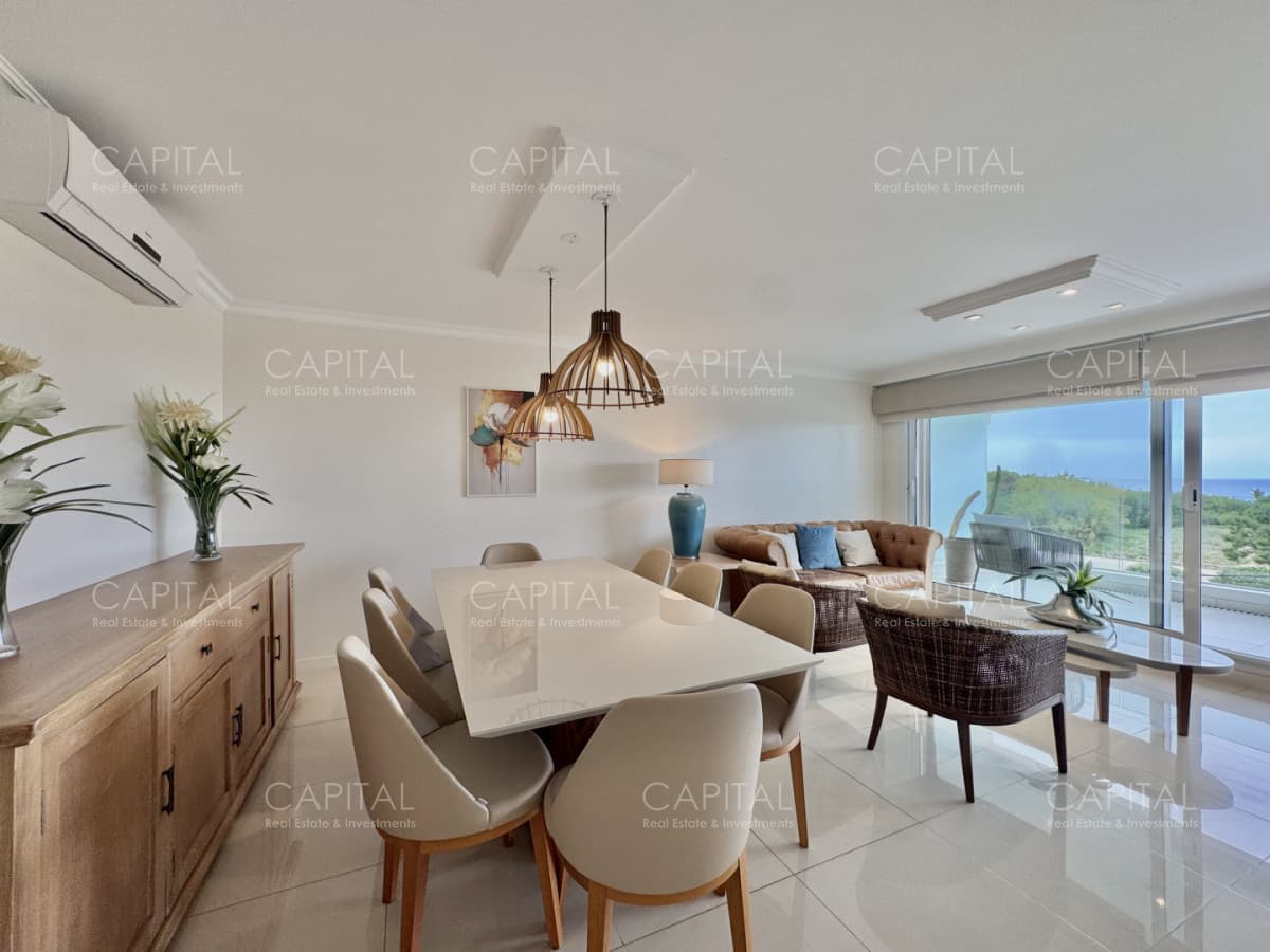 Apartamento de dos dormitorios y dependencia en Horizonte Playa Mansa