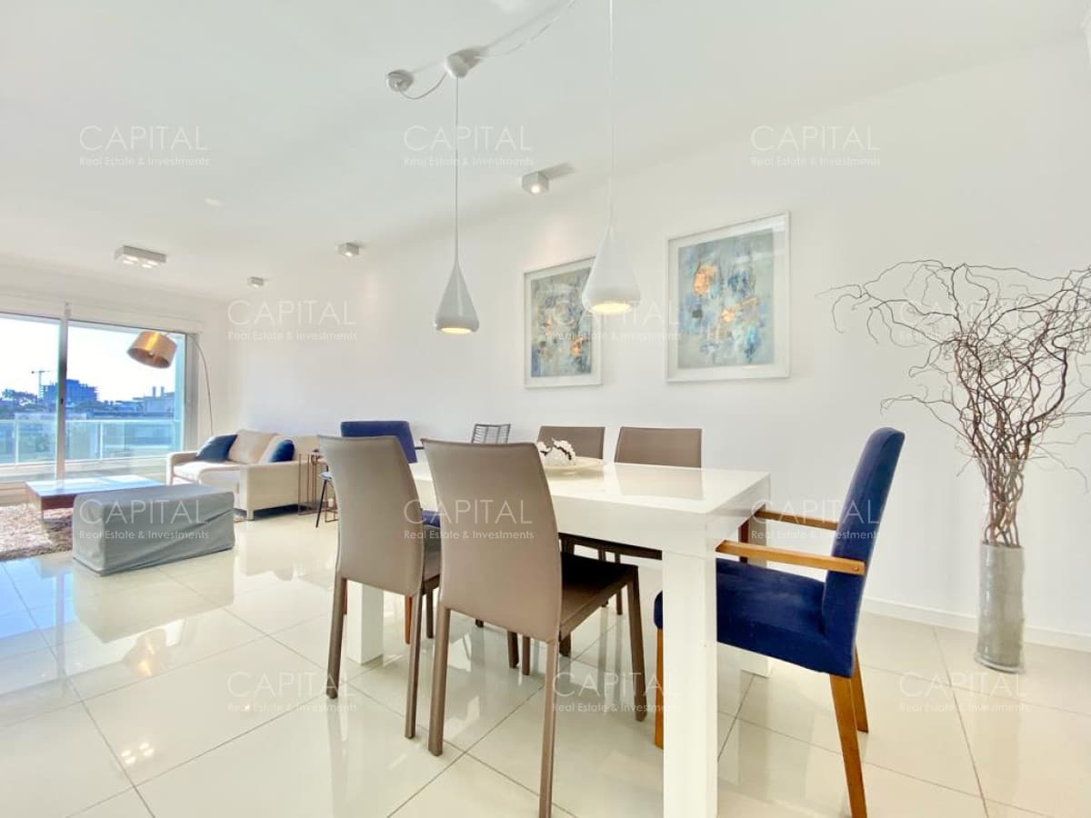 Apartamento de 2 dormitorios en venta en Wind Tower Punta del Este