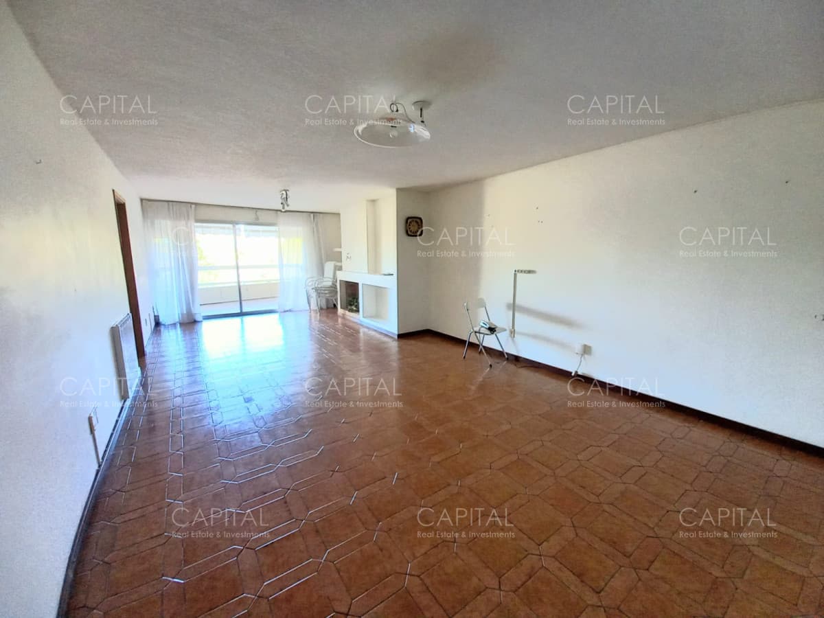 Dormar Apartamento en Punta del Este Venta Cuatro Dormitorios
