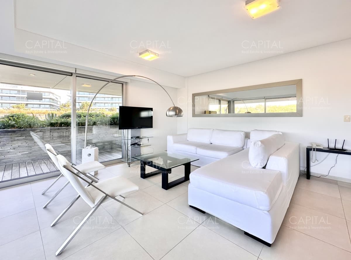 Apartamento de dos dormitorios con parillero en venta, Playa brava