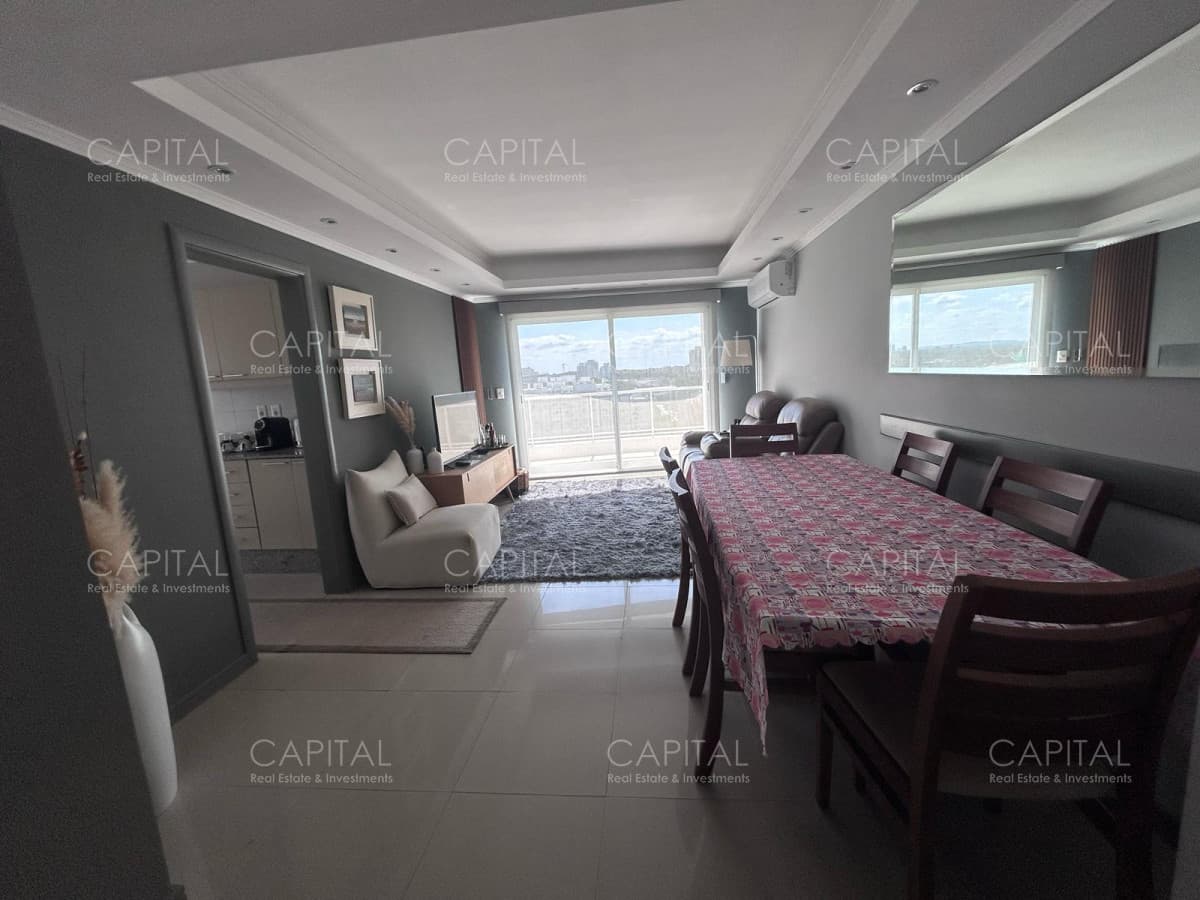 Venta departamento tres dormitorios terraza amplia con parrillero a metros Playa Brava