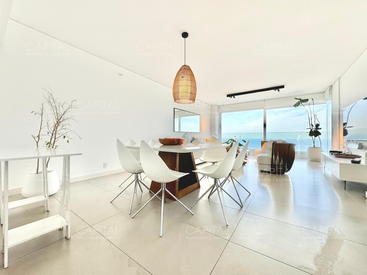 Apartamento de tres dormitorios en Le Parc, Primera fila en playa brava en venta