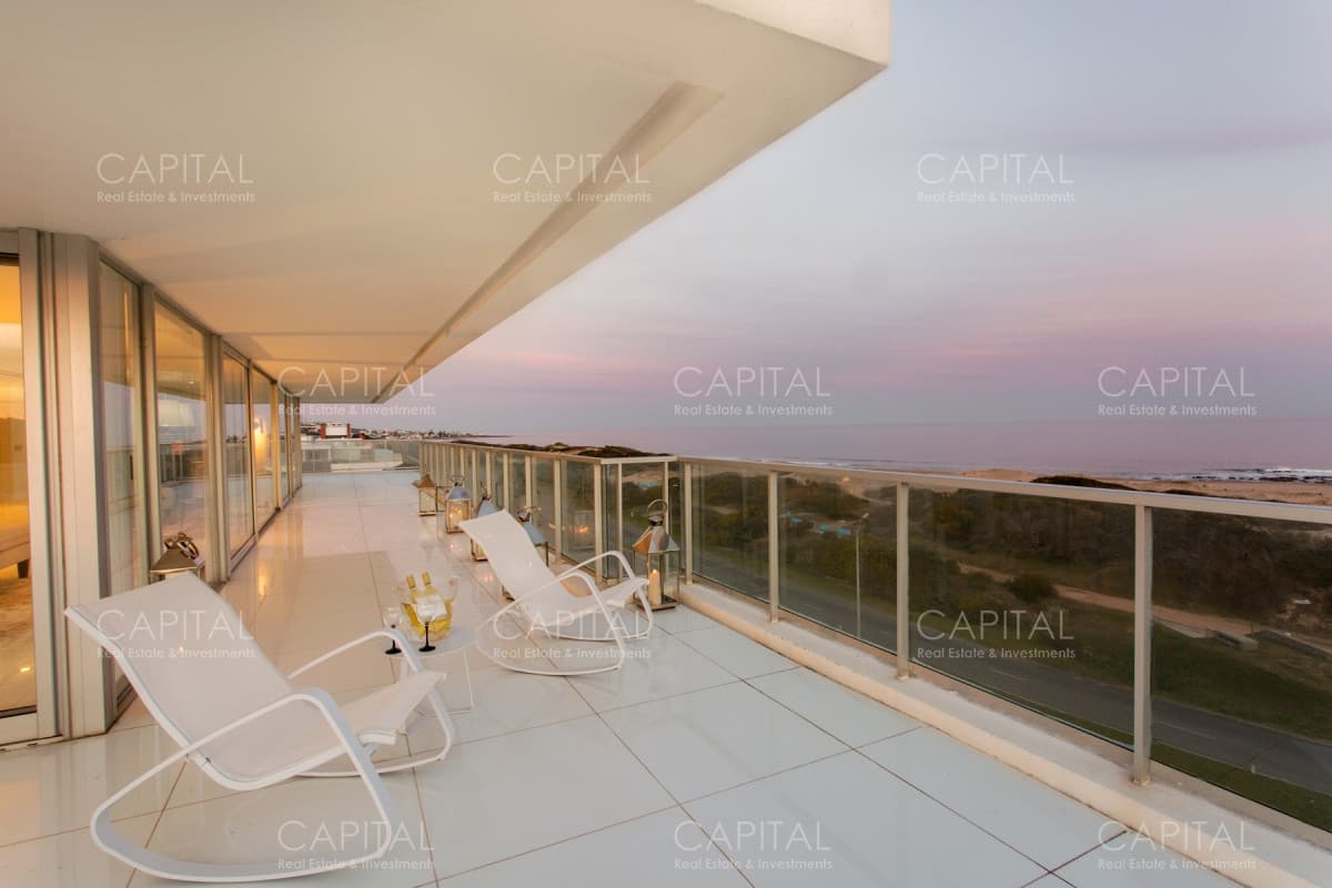 Espectacular Penthouse Duplex Mythos  Ubicado en la Parada 31 Playa Brava.