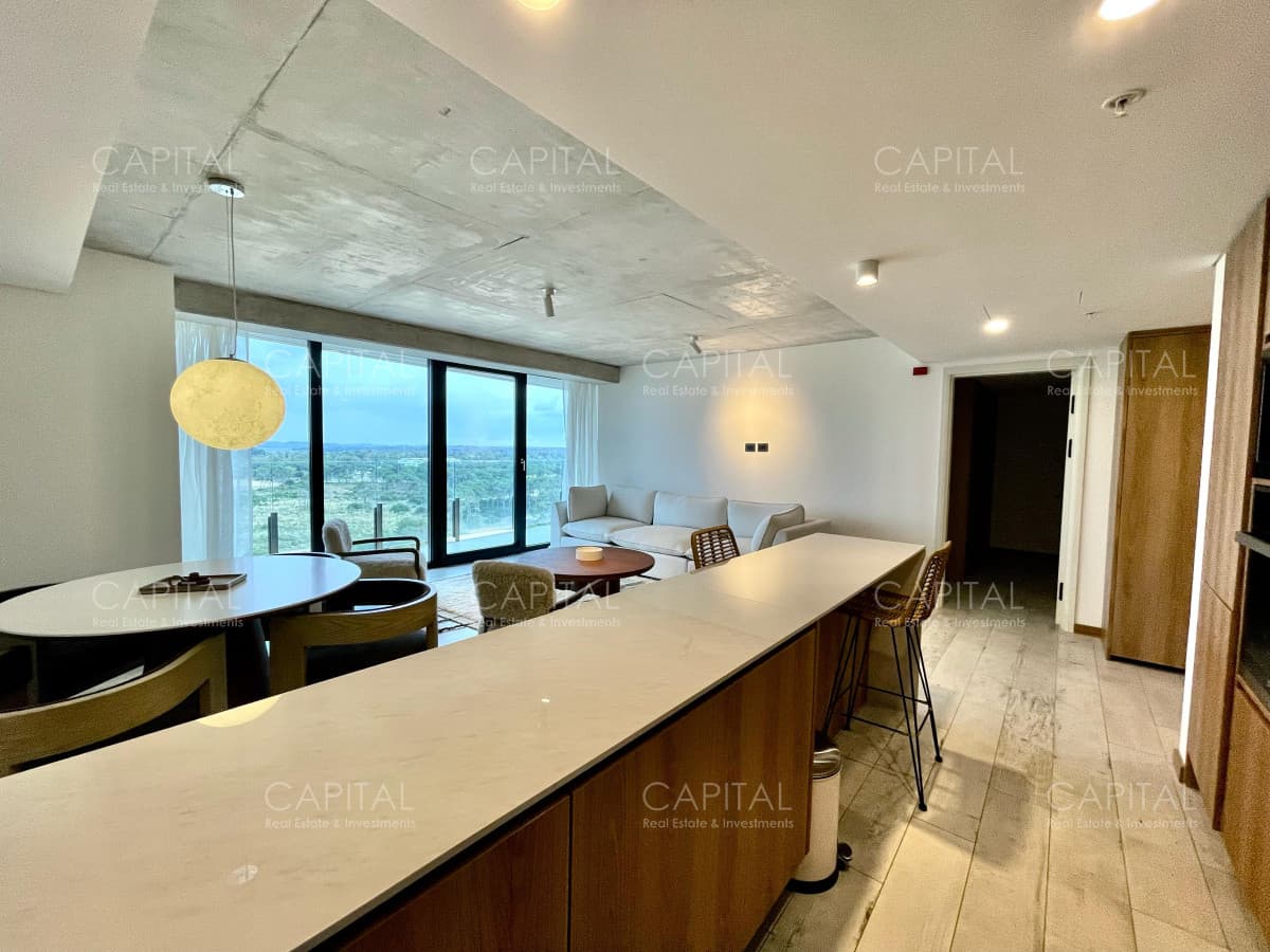Apartamento de lujo en Surfside – Quinta Planta con Vistas Increíbles