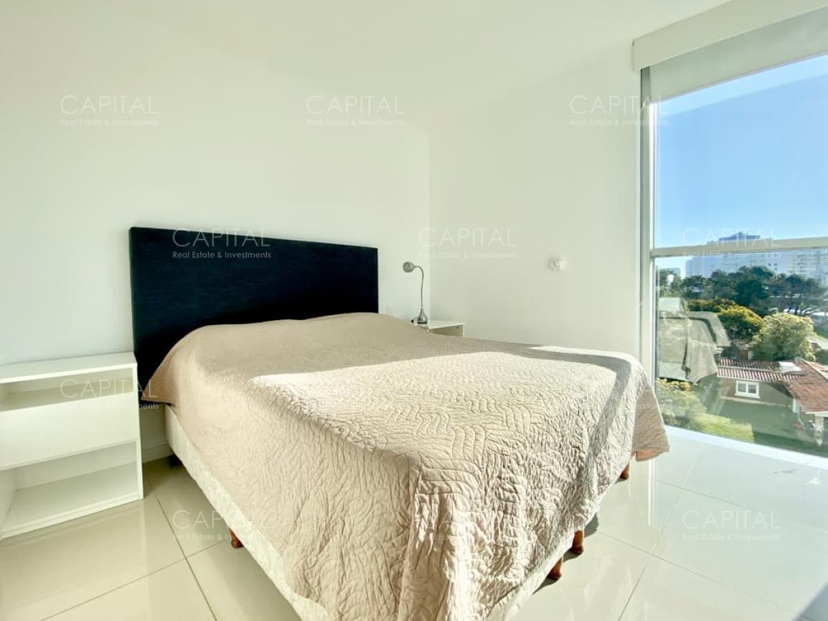 Apartamento de 2 dormitorios en venta en Wind Tower Punta del Este