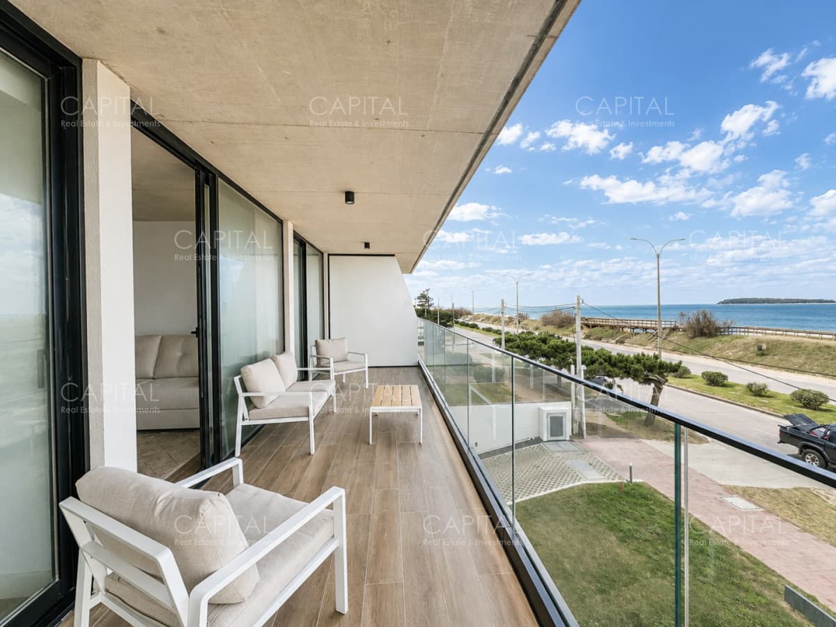 Apartamento en Venta en Primera Linea Playa Mansa 2 Dormitorios