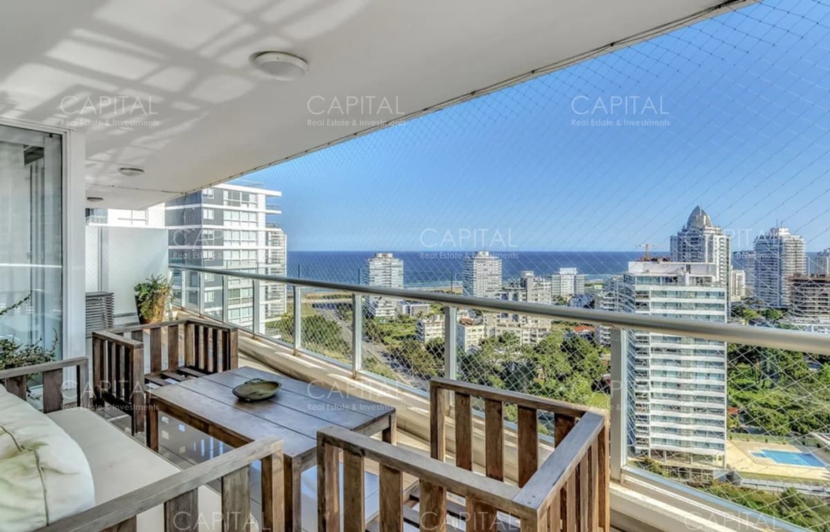 Apartamento en torre one de tres y servicio en venta