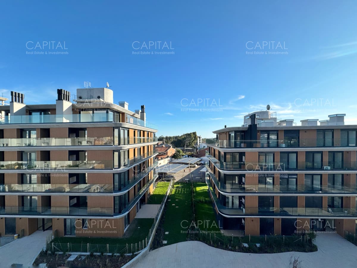 Venta Apartamento 2 Dormitorios con Jardín y Parrillero en Costanera Village