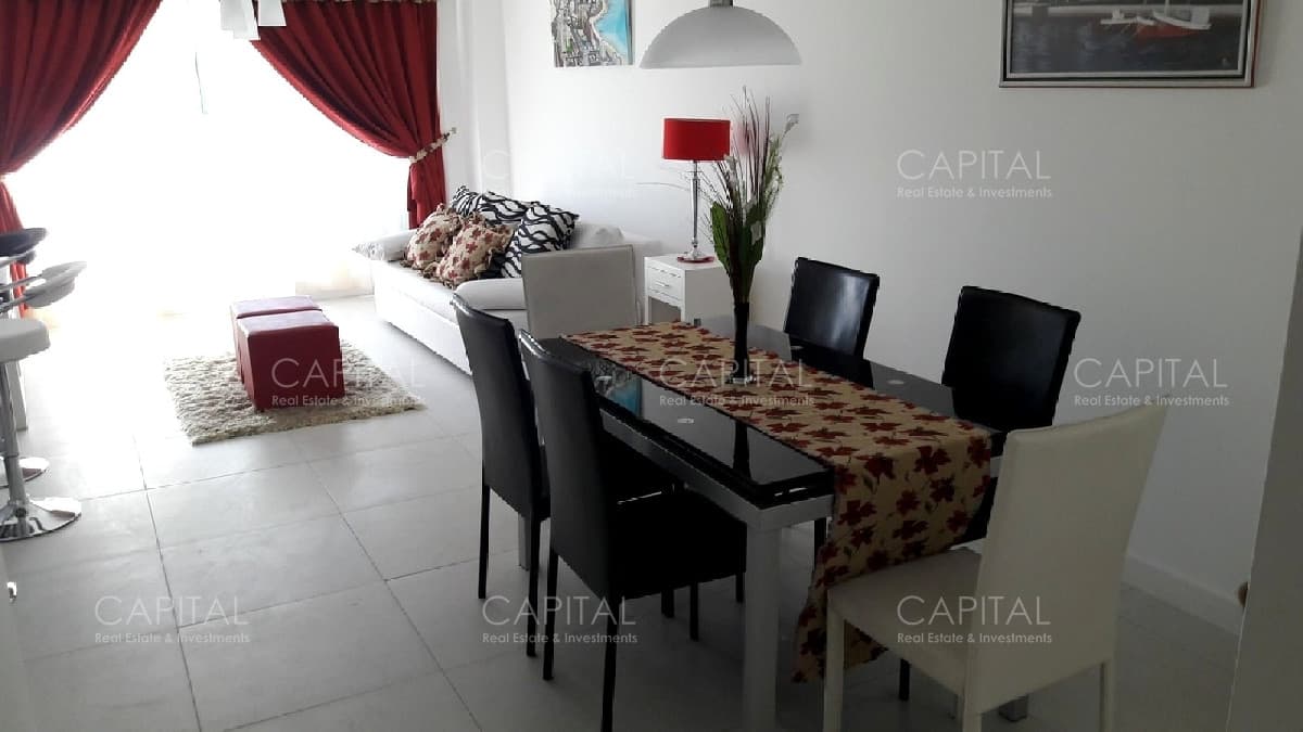 Apartamento de dos dormitorios y dos garaje en venta, Punta del Este.