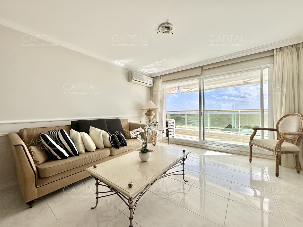 Coral Tower Apartamento en excelente torre frente a Playa Mansa en parada 5. Vista plena al mar e Isla de Gorriti