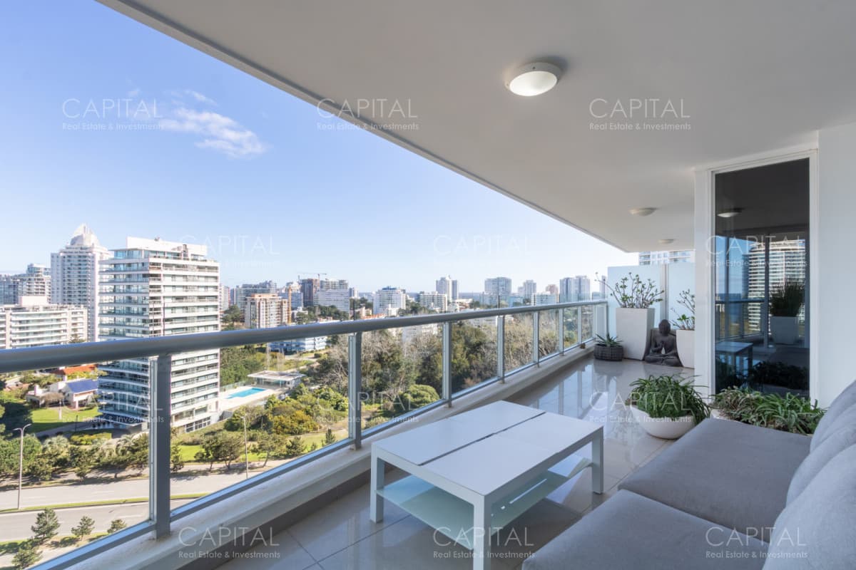 Departamento en Venta en Playa Brava con espectacular vista