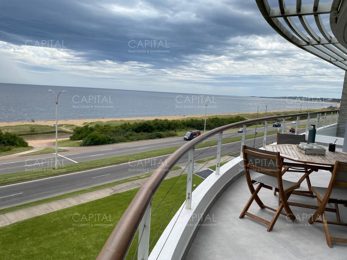 Penthouse Duplex en edificio Isabel en playa Mansa Punta del Este