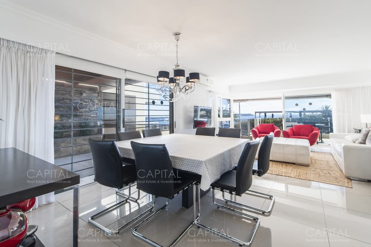 Puerto de Punta Del Este Departamento en Venta de Tres Dormitorios