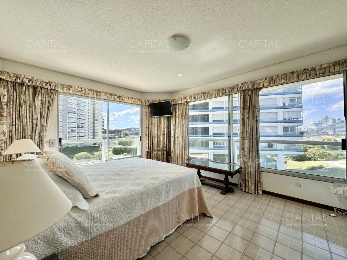Departamento en Venta en Playa Brava, Punta del Este.