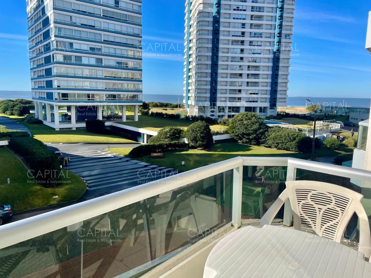Departamento en venta en Playa Brava a pasos del mar con servicios