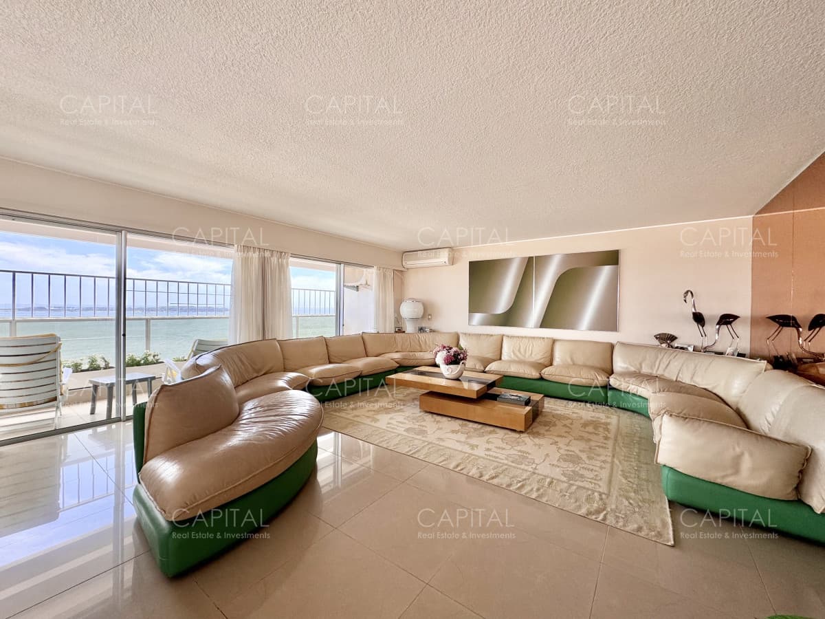 Penthouse Duplex en venta Playa Mansa Punta del Este.