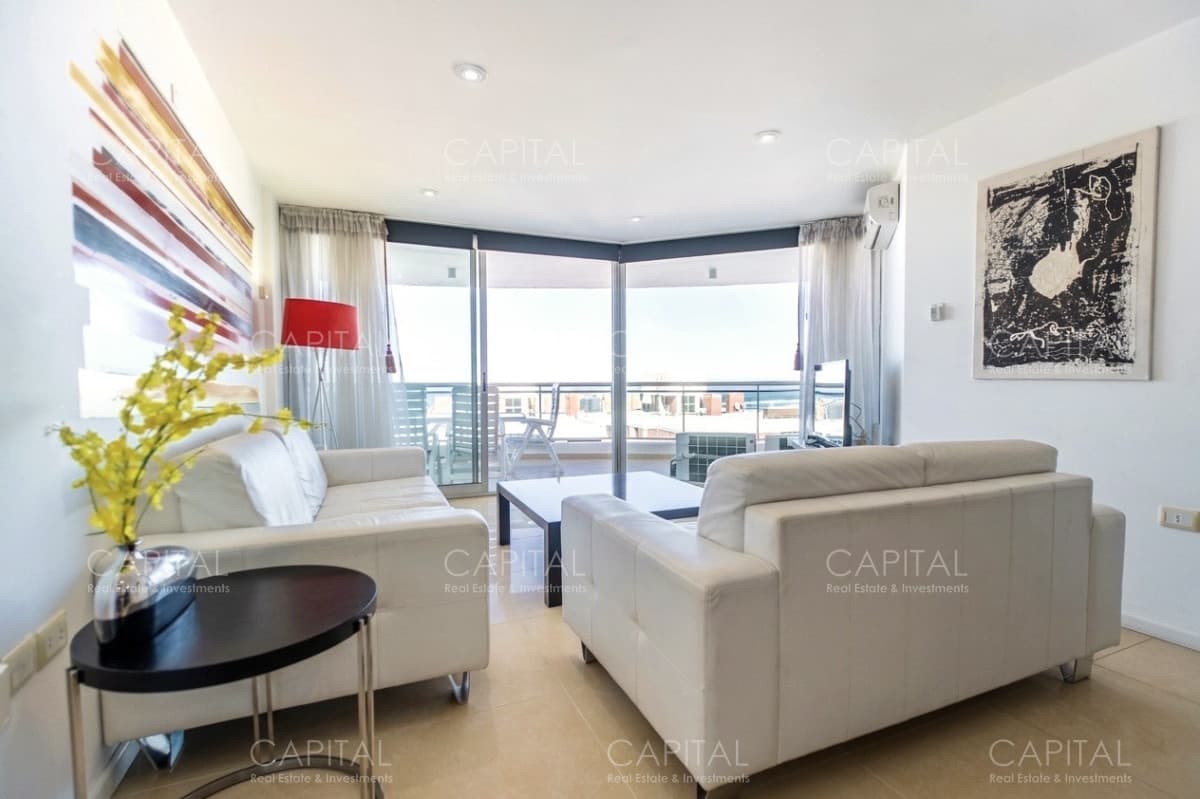 Apartamento en venta 3 dormitorios y servicio en Playa Brava