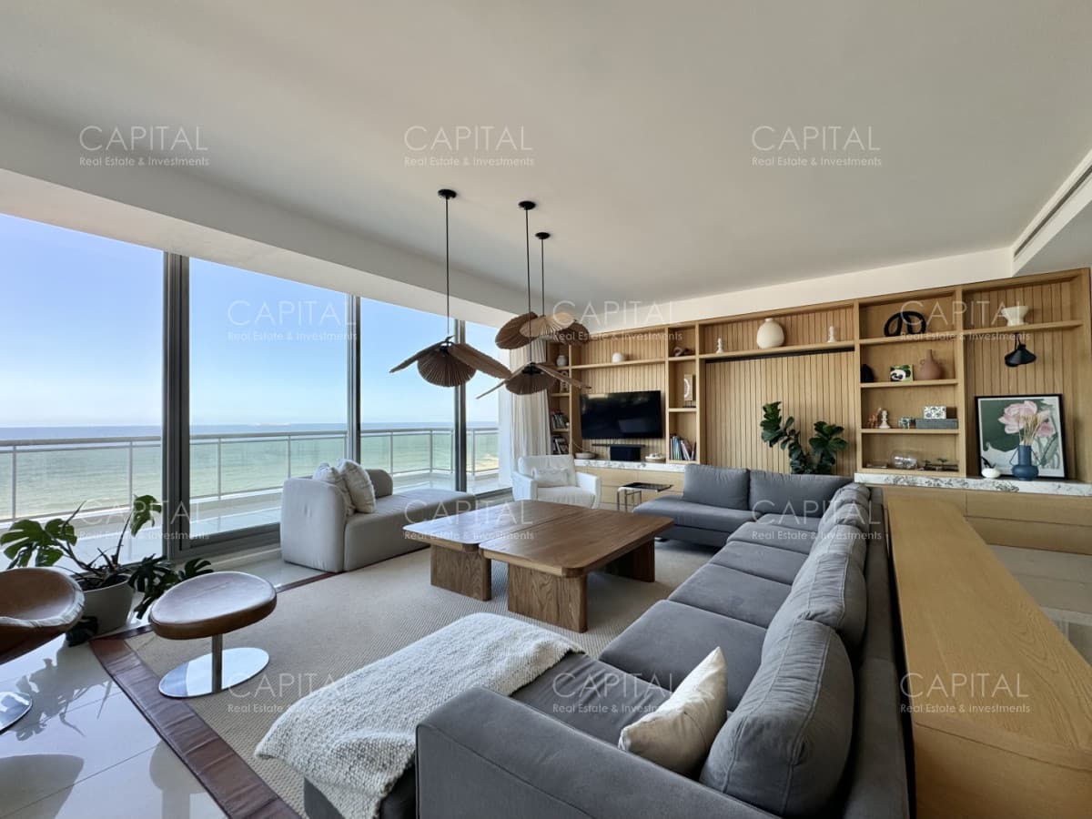 Penthouse Duplex con piscina y parrillero propio frente al Mar en venta, Punta del Este