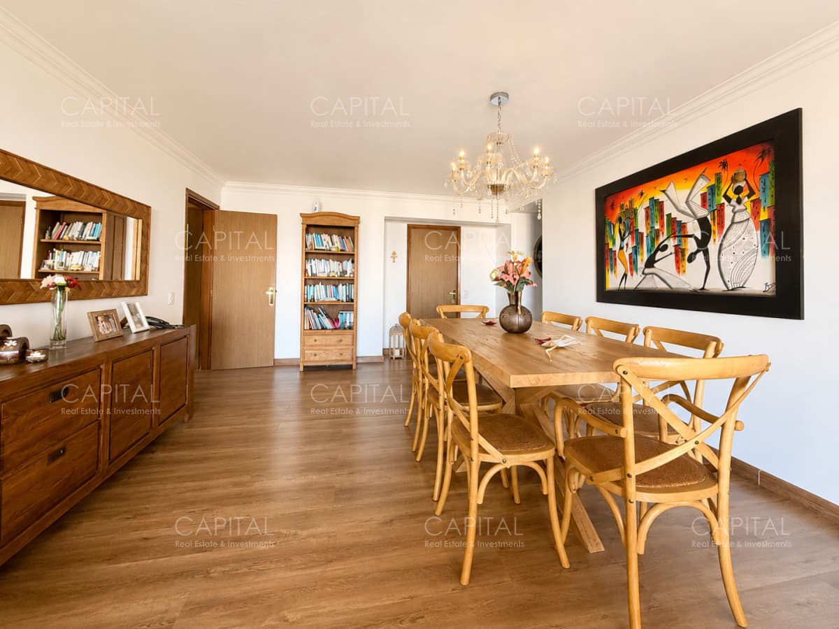 Apartamento de tres dormitorios y dependencia en venta Punta del Este