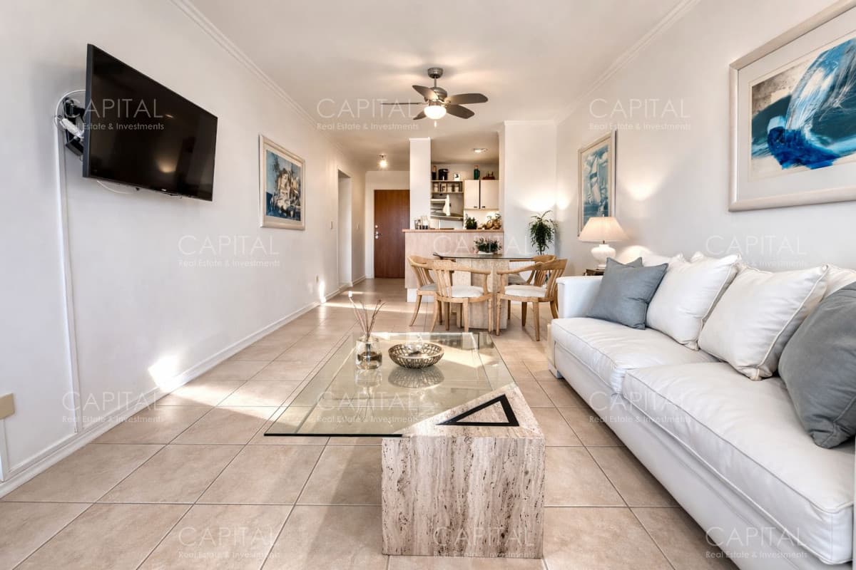 Apartamento dos dormitorios con vista al mar en venta