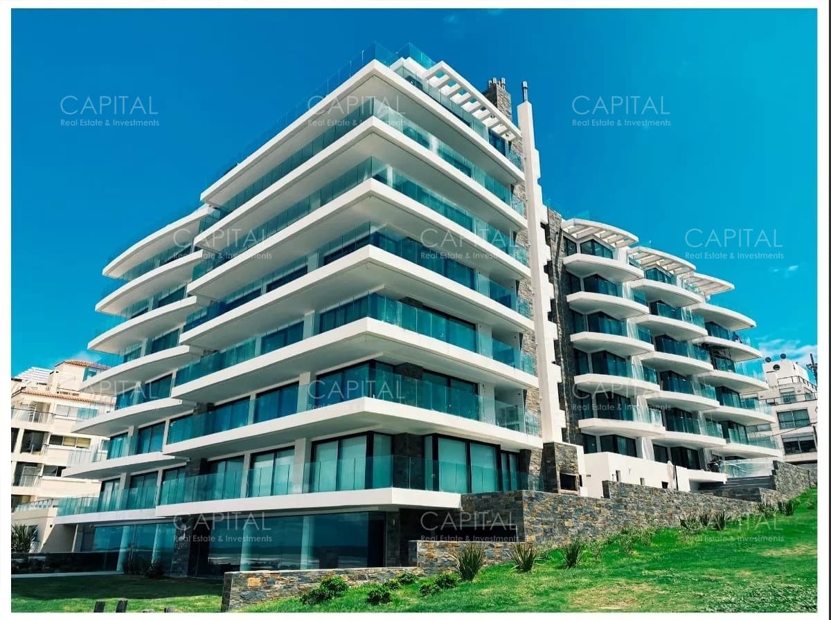 Apartamento frente al mar de tres dormitorios en Penisnula de Punta del este