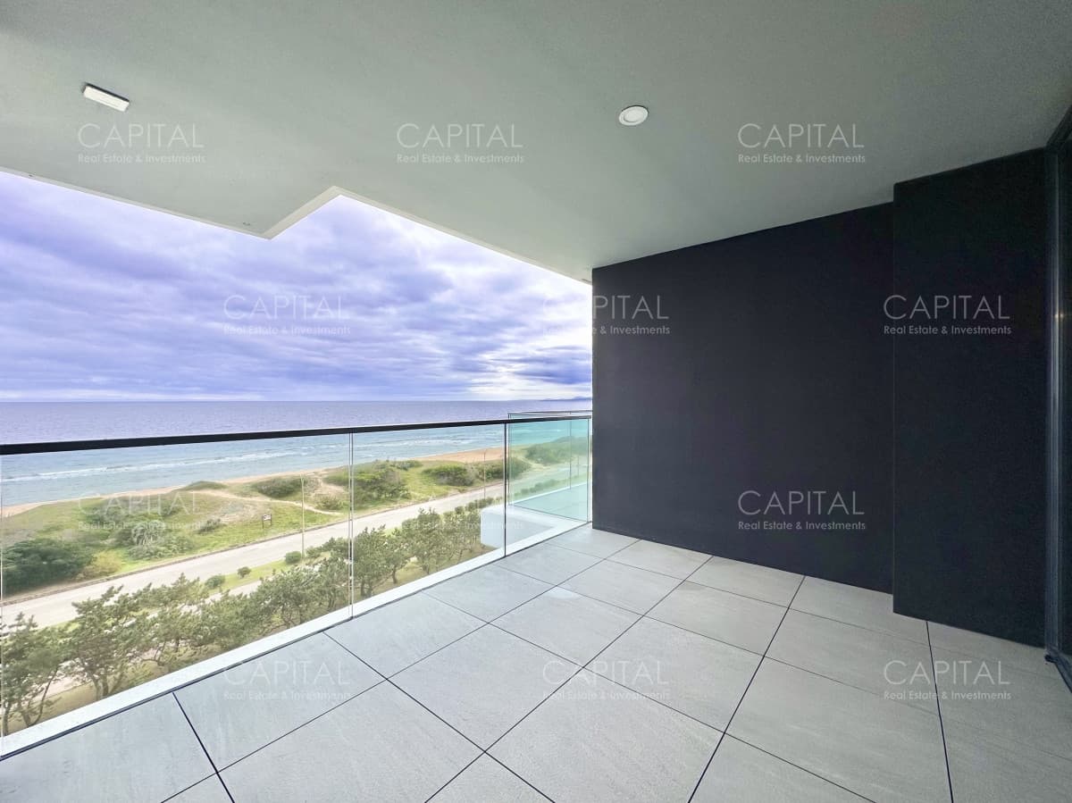 Venetian Tower Punta del Este en Venta de 2 Suites Frente al Mar de Playa Mansa
