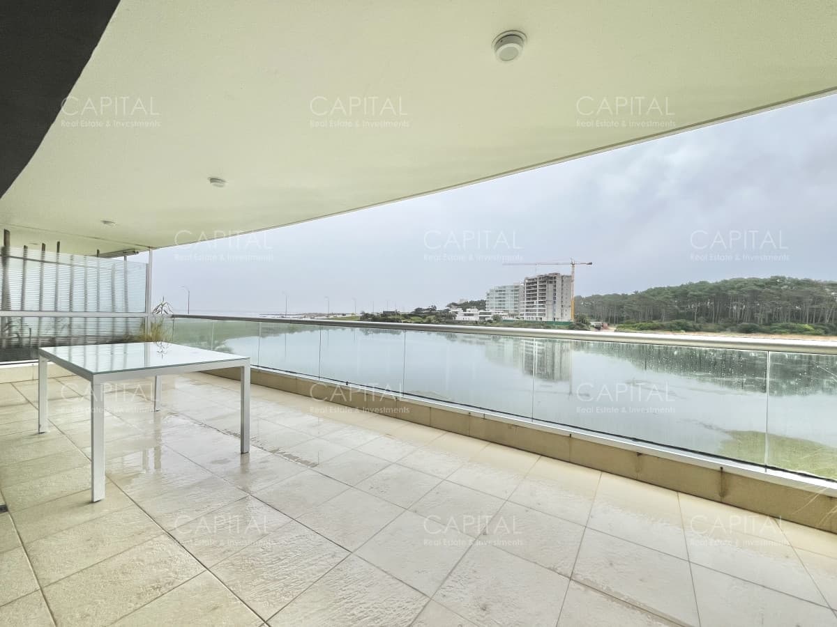 Apartamento en Venta de Tres Dormitorios en Laguna del Diario Punta del Este