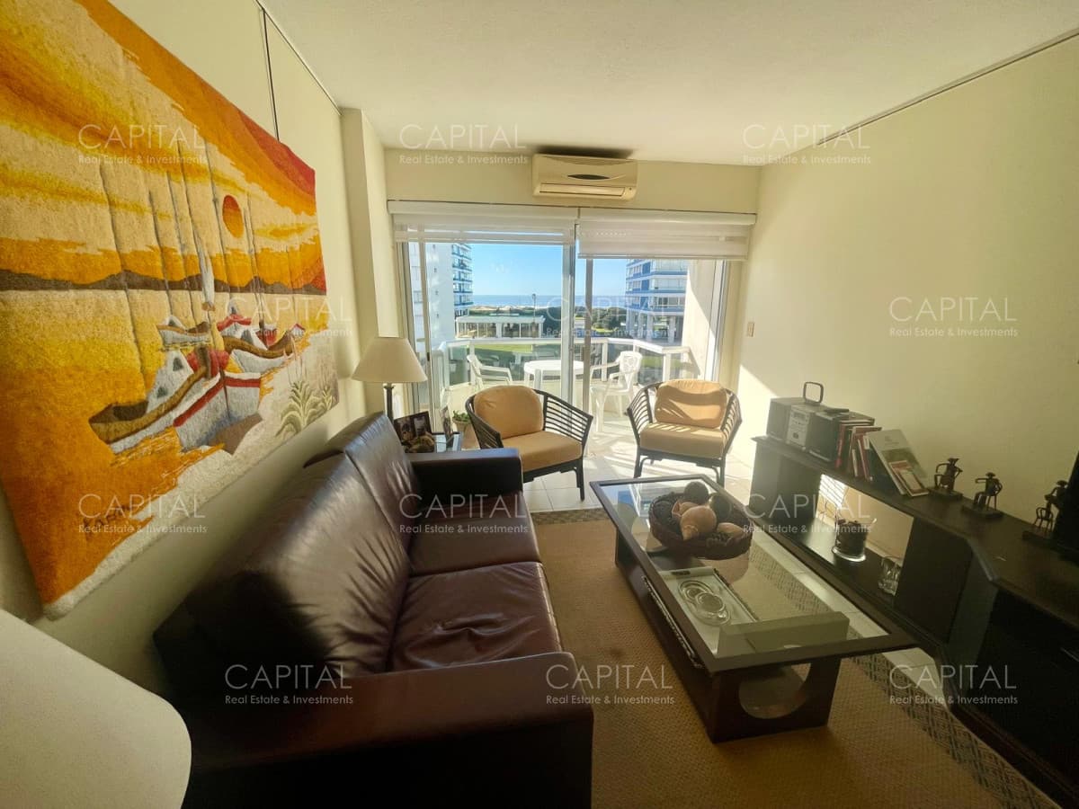 Departamento en venta en Playa Brava a pasos del mar con servicios