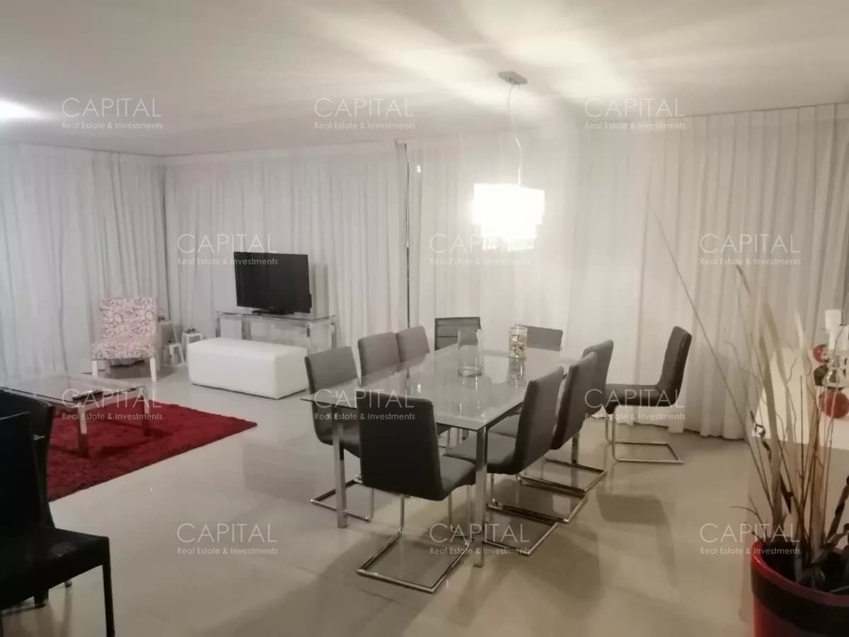 Apartamento de tres dormitorios y dependencia en torre de categoria en Playa Brava