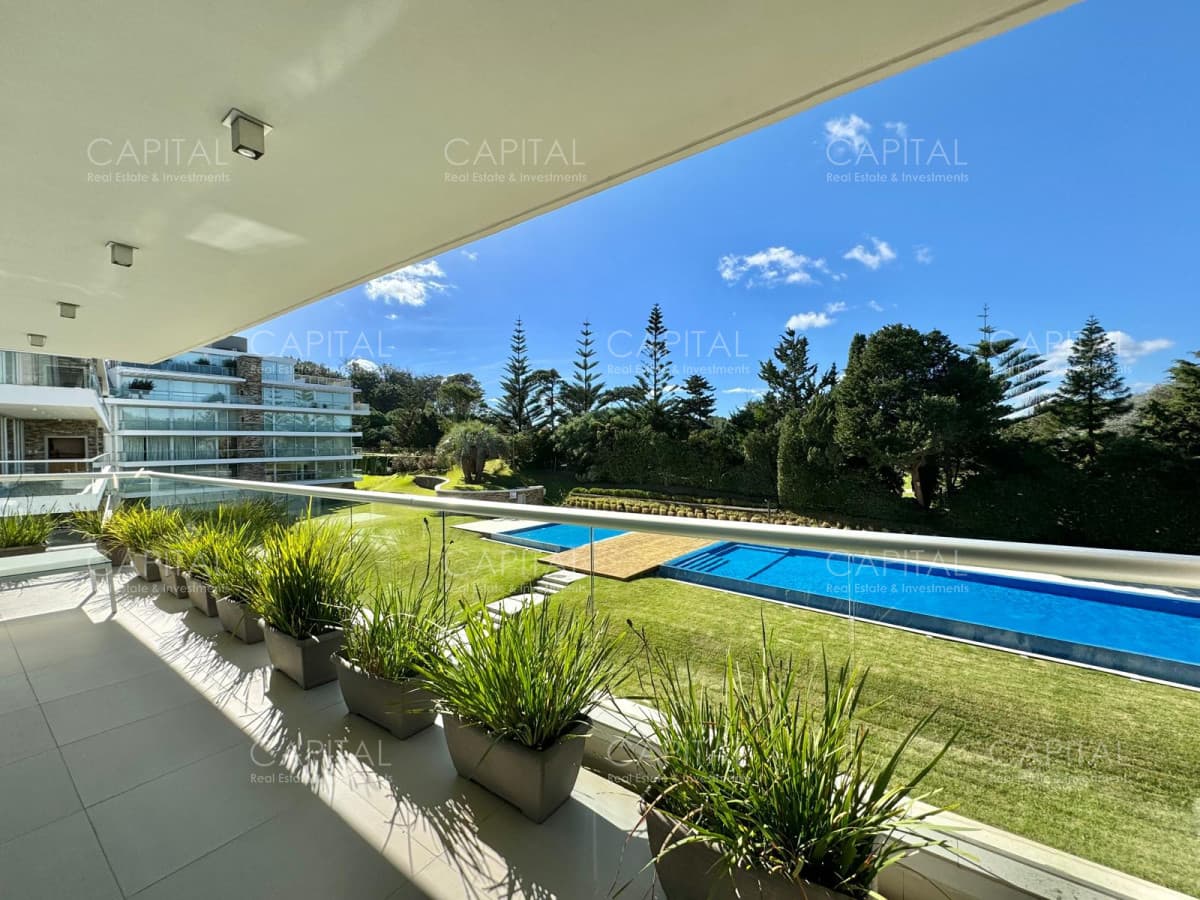 Apartamento en Playa Brava de dos dormitorios a metros del mar