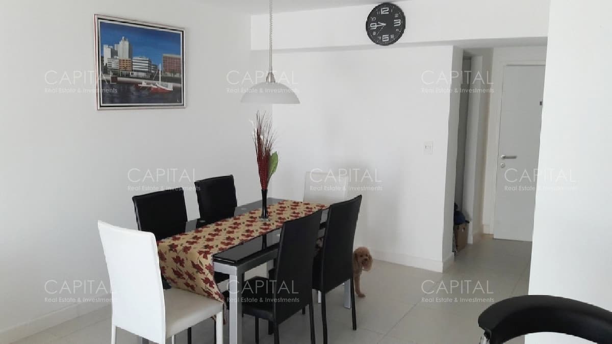 Apartamento de dos dormitorios y dos garaje en venta, Punta del Este.