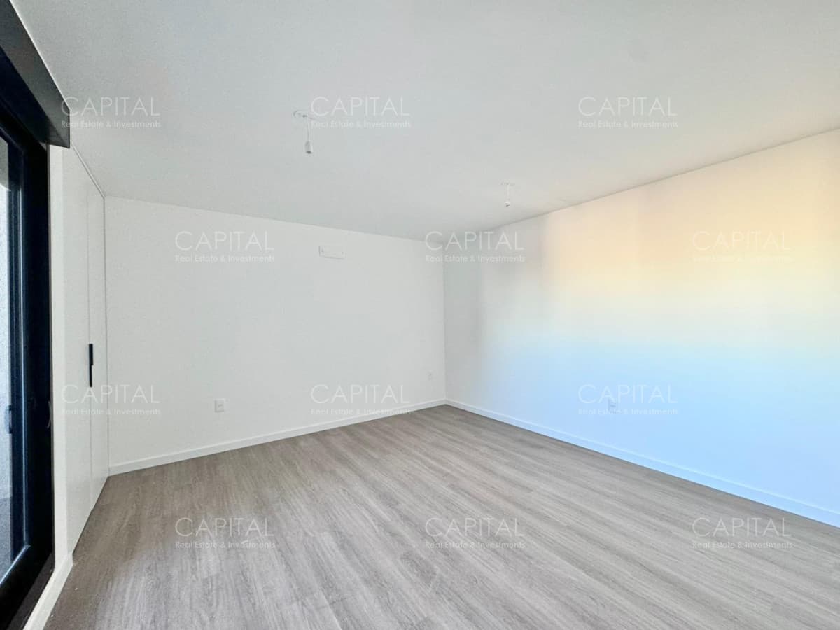 Monoambiente en venta a estrenar con balcón en piso alto, Cordón, Montevideo