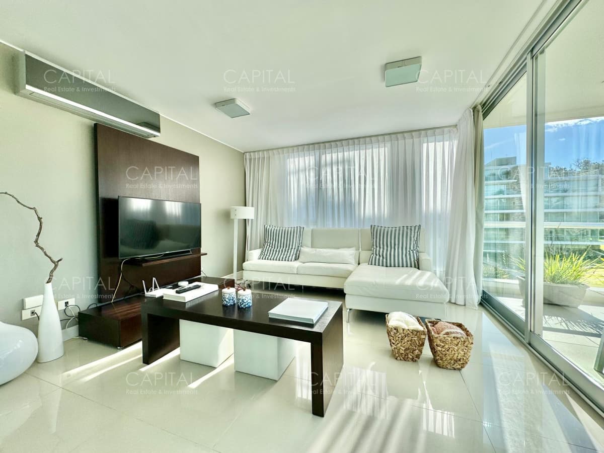 Apartamento en Playa Brava de dos dormitorios a metros del mar