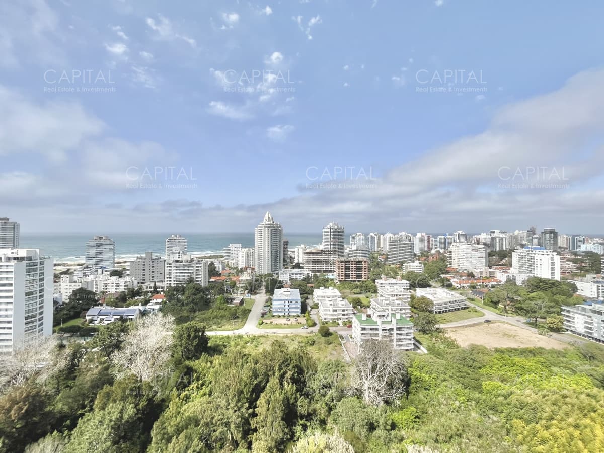 Apartamento de dos dormitorios en alquiler anual en playa brava, punta del este.