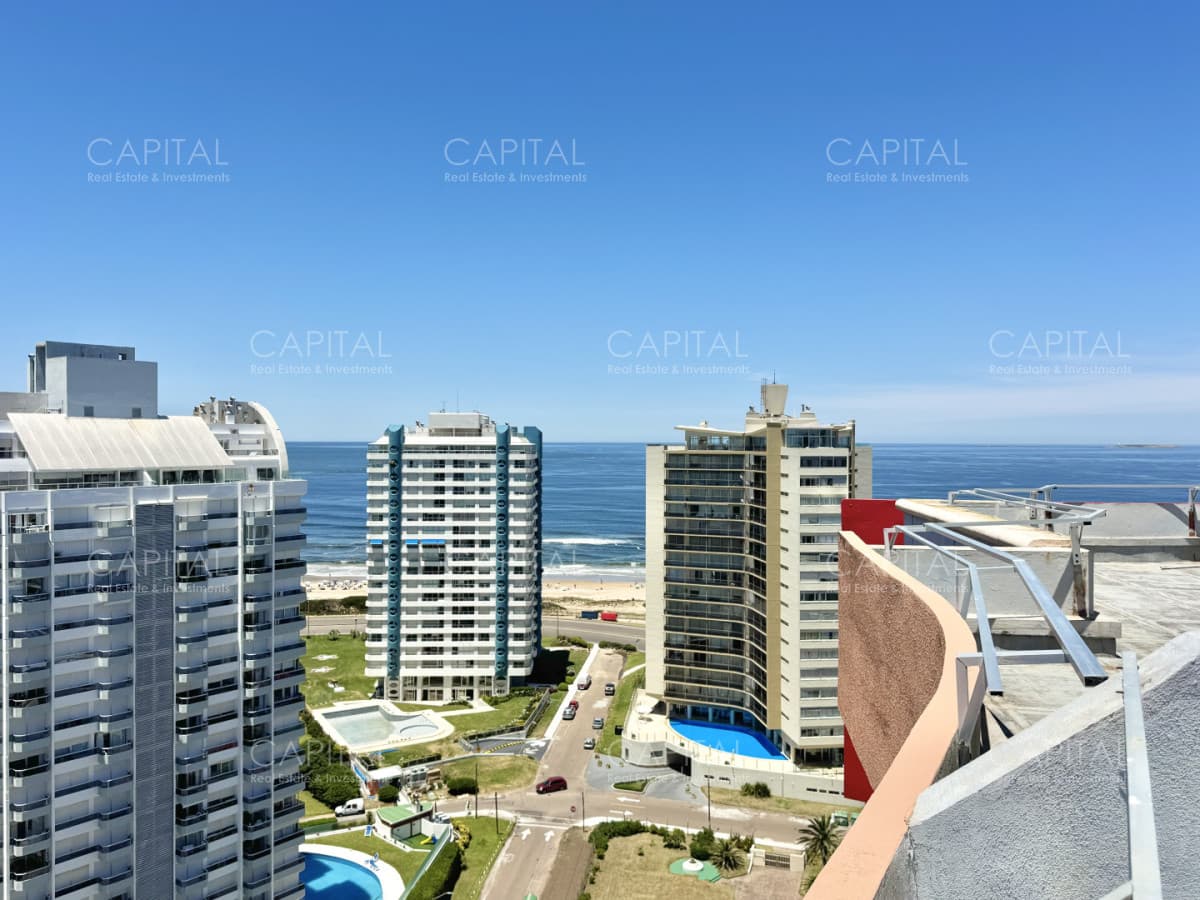 Penthouse Tres dormitorios + servicio con parrillero propio en venta