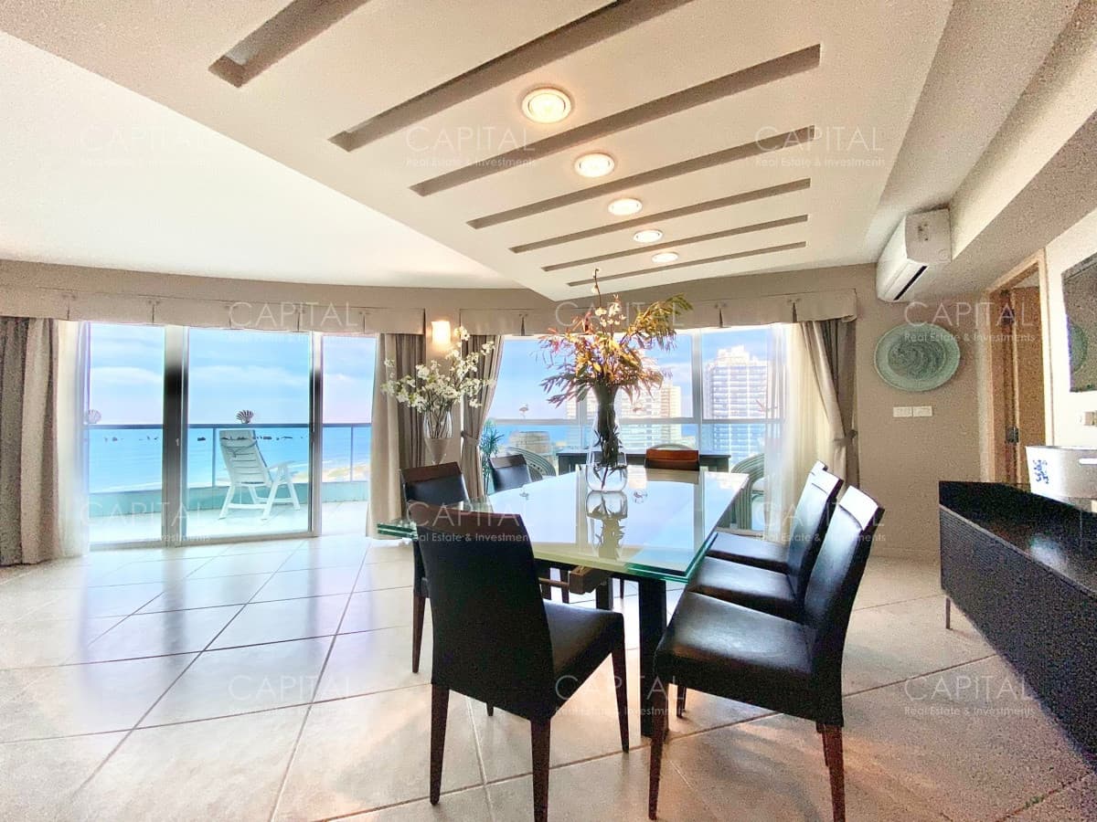 Apartamento de Tres dormitorios con Vista al Mar en Venta en Playa Brava