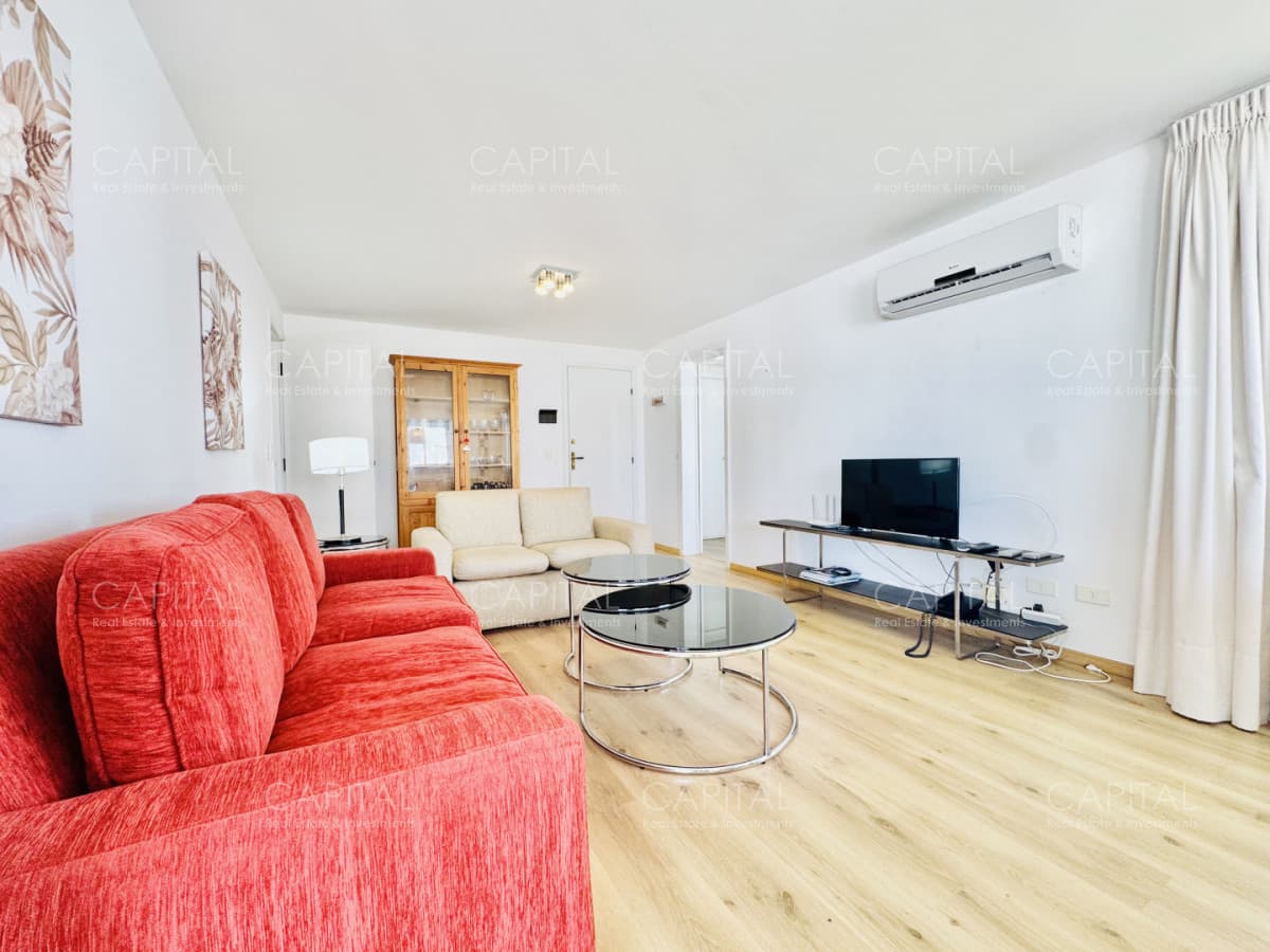 Apartamento reciclado de tres dormitorios en venta en Playa Mansa