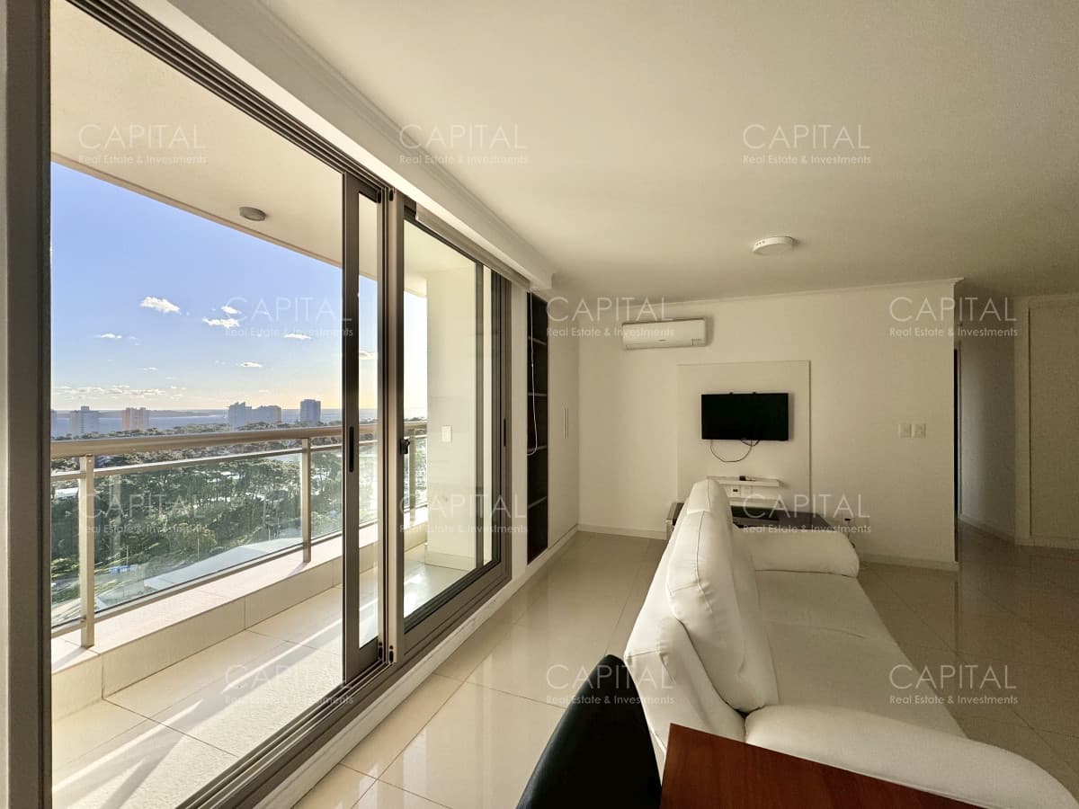 Excelente Apartamento de Dos Dormitorios con Vista al Mar - Punta del Este