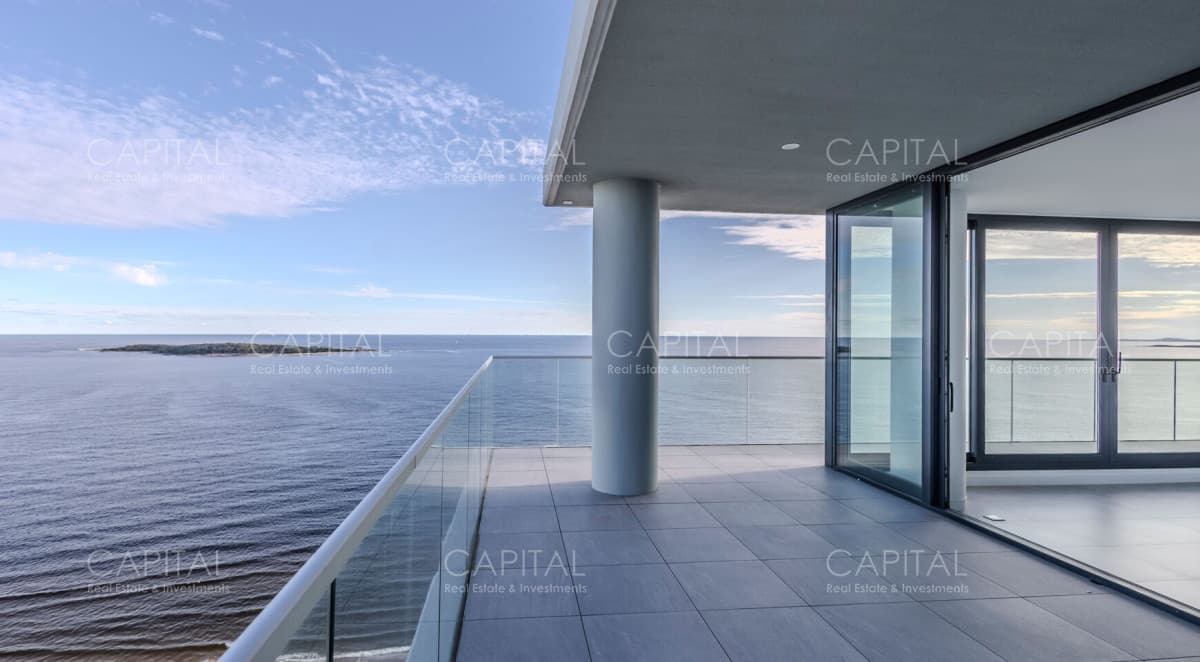 Penthouse en edificio Venetian Playa Mansa en Venta