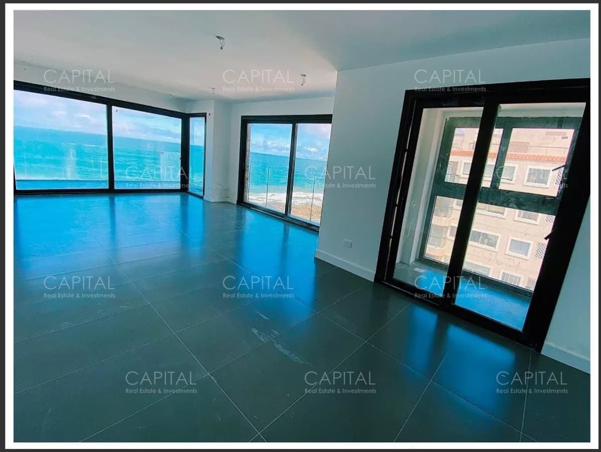 Apartamento frente al mar de tres dormitorios en Penisnula de Punta del este