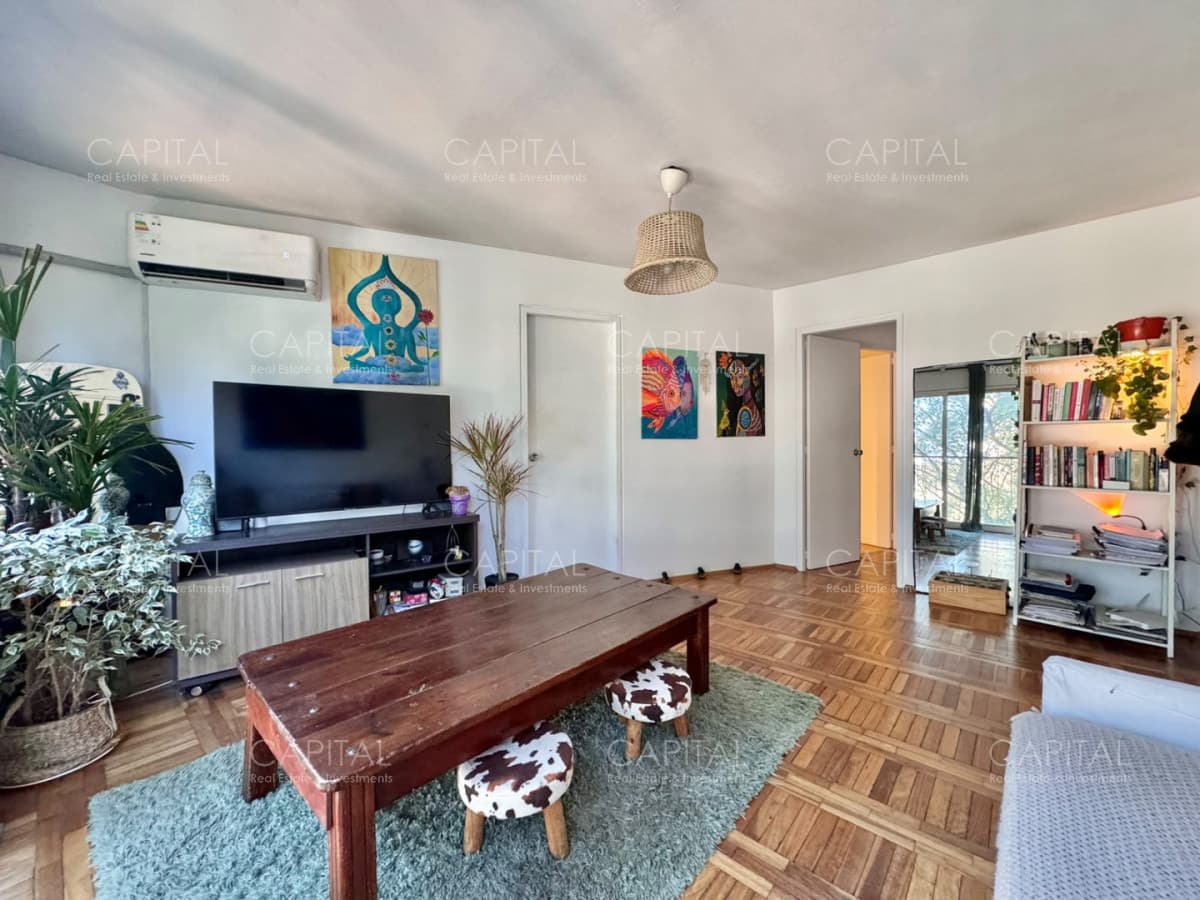 Apartamento de dos dormitorios en venta piso alto en zona Cordón
