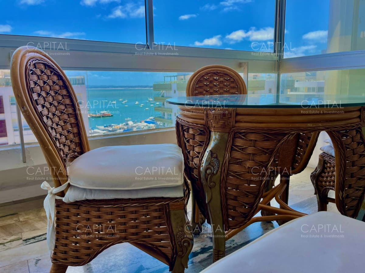 Apartamento de tres dormitorios en Peninsula de Punta del Este en Venta