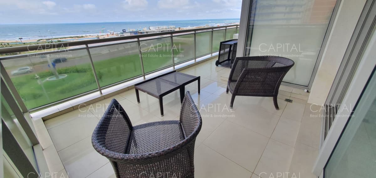 Venta departamento frente al mar tres dormitorios mas dependencia Playa Brava Punta del Este