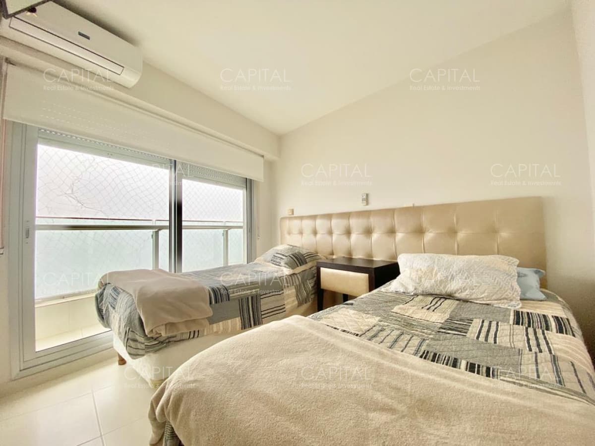 Apartamento de tres suites y dependencia con vista al mar Punta del Este.