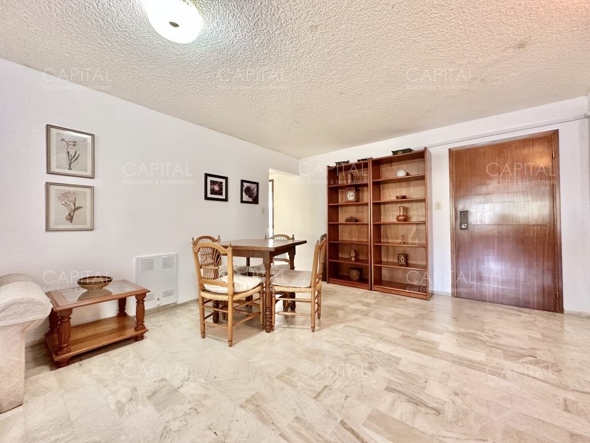 Apartamento de tres dormitorios y dependencia en venta Punta del Este