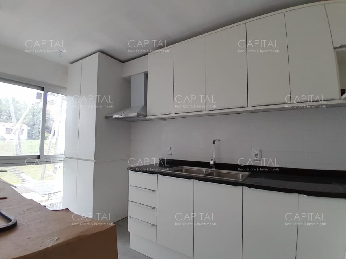 Apartamento a estrenar en venta, Playa Mansa - Punta del Este.