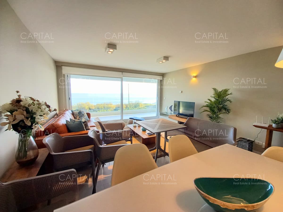 Apartamento Frente al Mar en Venta Dos Dormitorios y Servicio